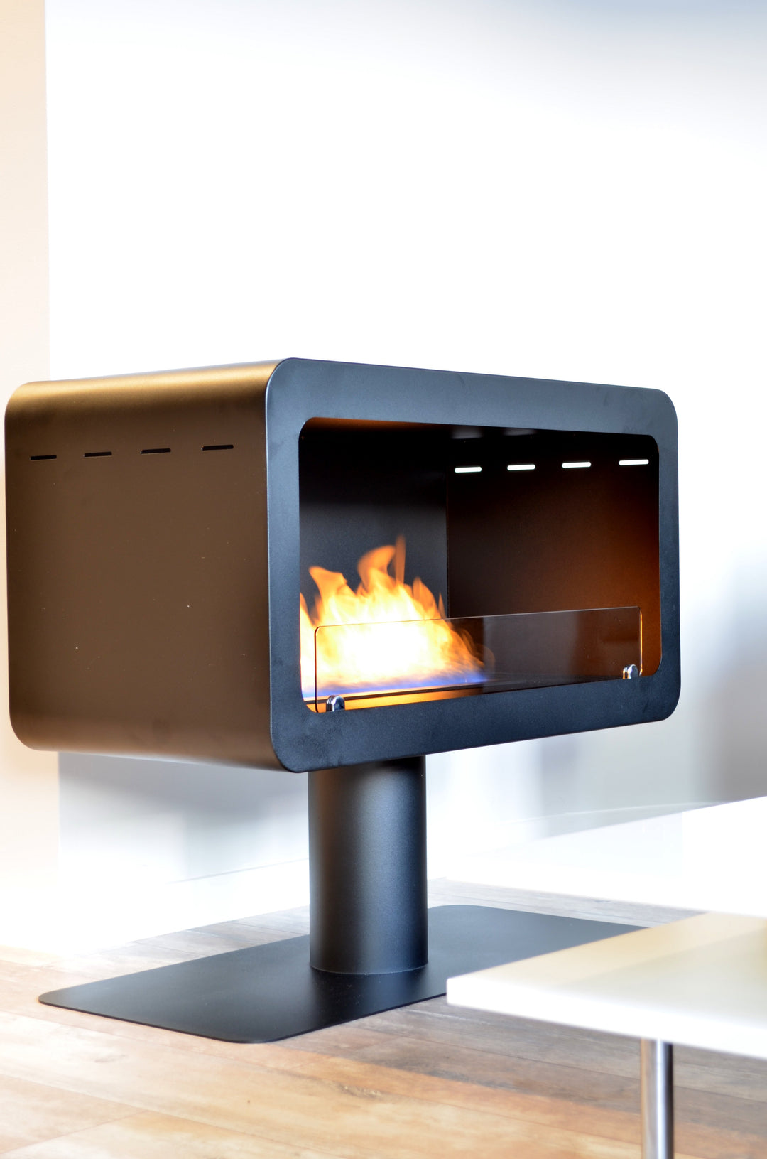 Freistehender Bioethanol Standkamin - INECCO Weiss