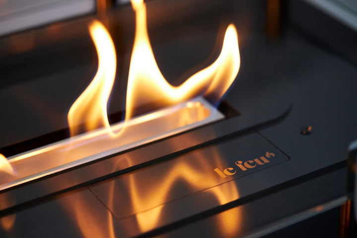 Bioethanol Einbaukamin Einbau Kamin Le Feu CLEVER SmartFire Automatisch Flammen Detailaufnahme Logo