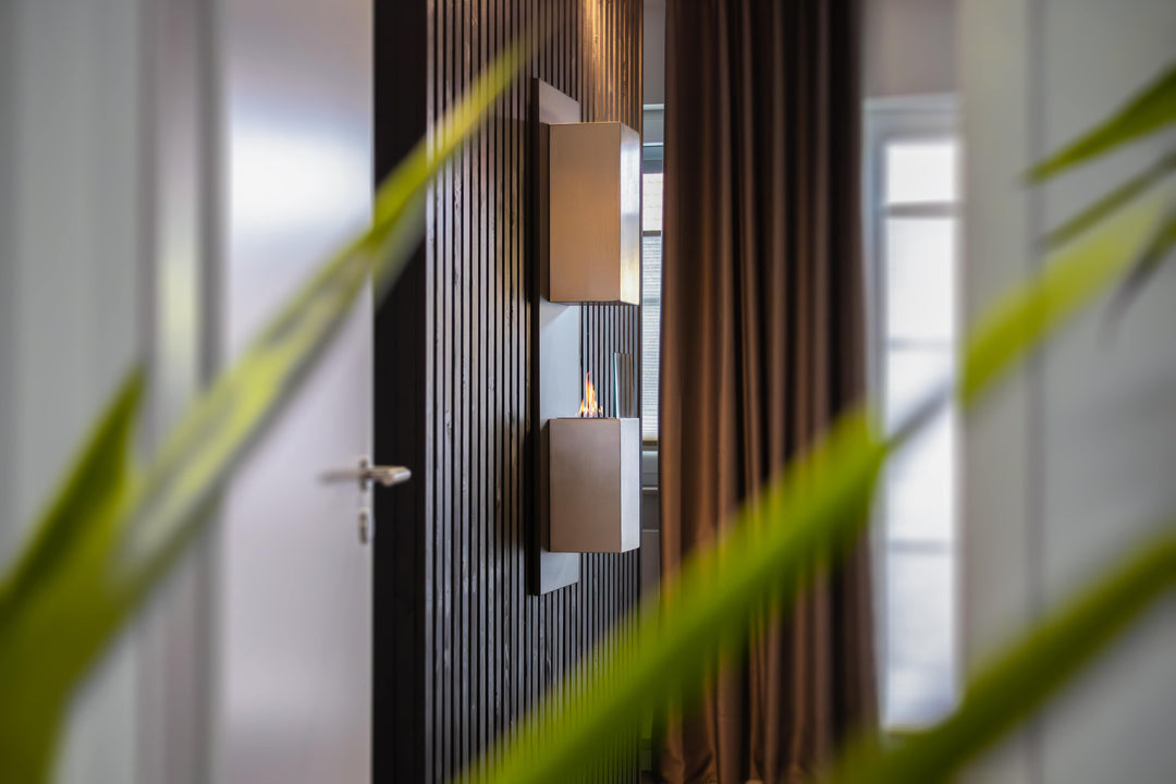 Bioethanol Wandkamin KAPTUR Schwarz Stahl mit Glas Vertikal Ethanol Biokamin Wandmontage Wohnzimmer Holzwand Seitlich