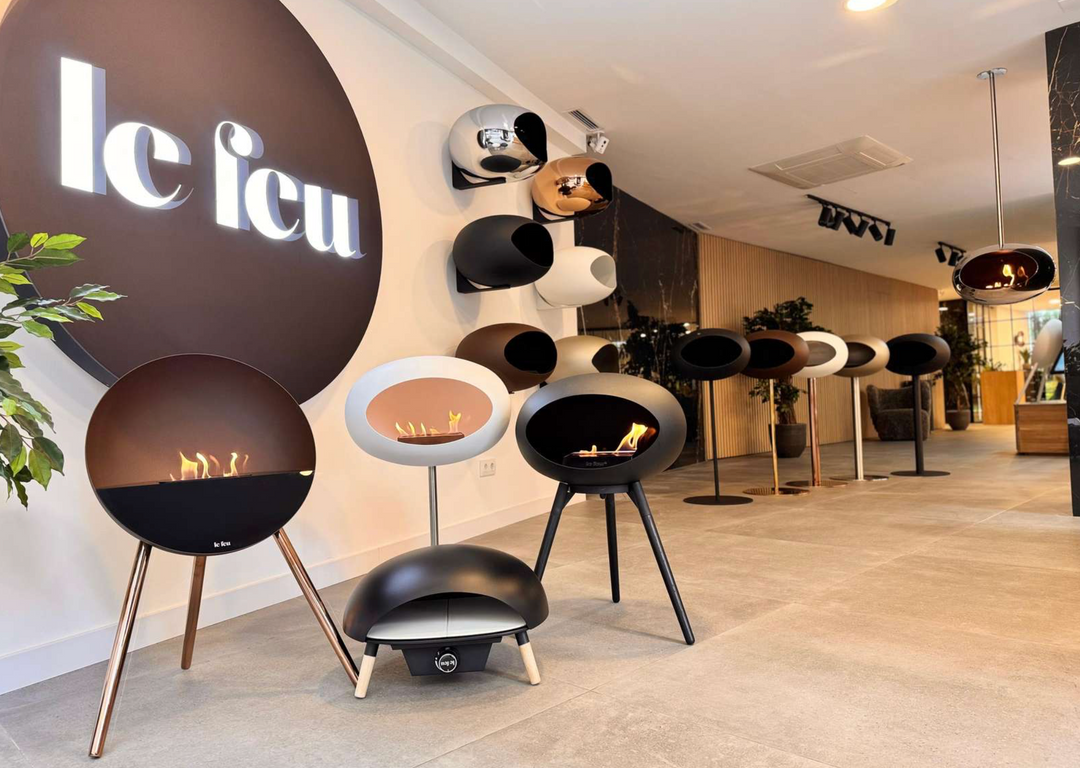 Foto brennender Bioethanol Kamine im Showroom / Ausstellungsraum von Le Feu