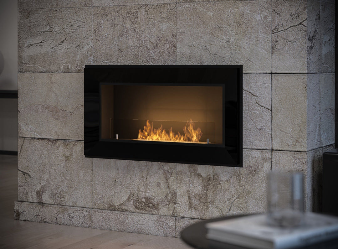 bioethanol-einbaukamin-frame-900-simplefire-simple-fire-schwarz-hochglanz-nahaufnahme-wand-einbau