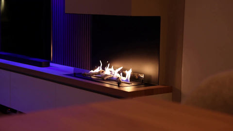 Bioethanol Kamin SmartFire A4 im TV-Lowboard mit blauer LED-Beleuchtung