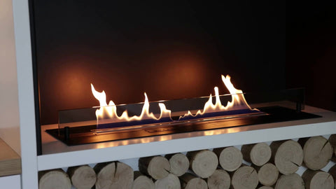 Einseitiger Bioethanol Einbaukamin SmartFire A4 über Kaminholzfach