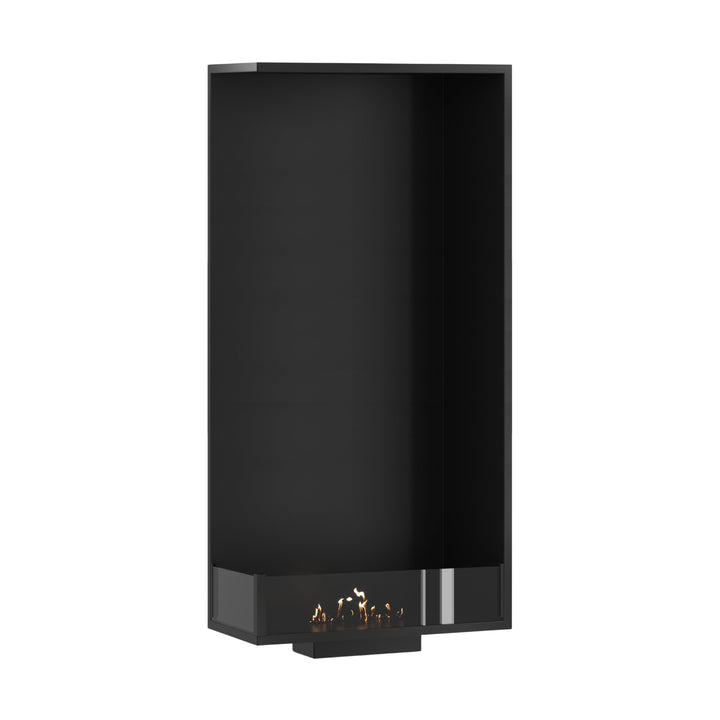 Bioethanol Einbau Eckkamin BASE Vertikal Links 60x160 cm mit niedriger Glasscheibe in Schwarz, Perspektivansicht mit Flammen auf weißem Hintergrund