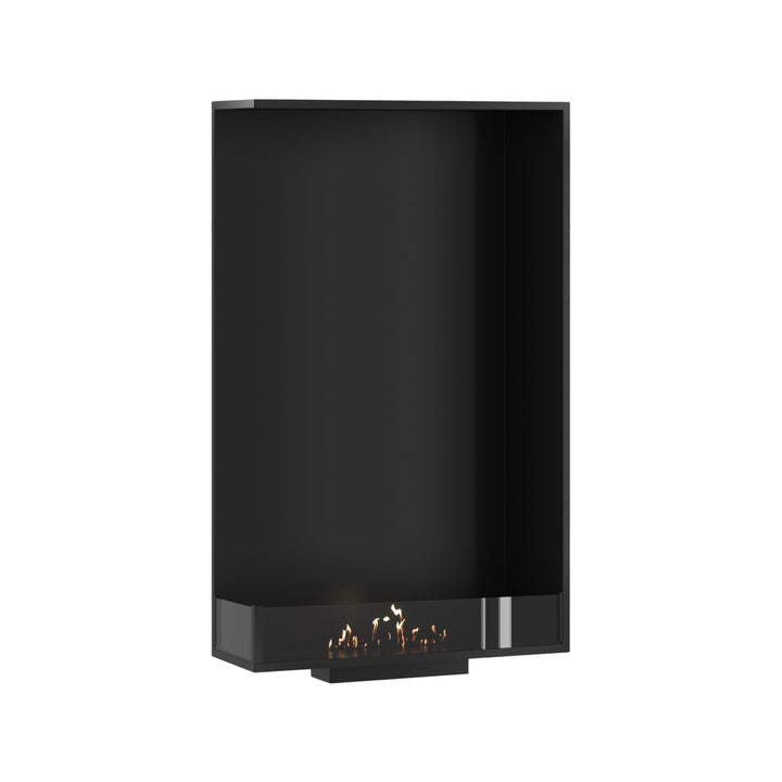 Bioethanol Einbau Eckkamin BASE Vertikal Links 70x140 cm mit niedriger Glasscheibe in Schwarz, Perspektivansicht mit Flammen auf weißem Hintergrund