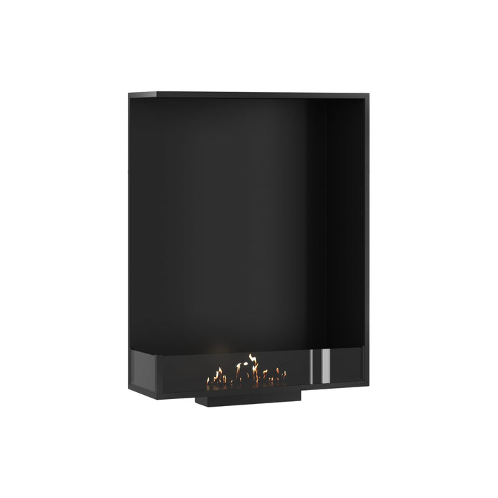 Bioethanol Einbau Eckkamin BASE Vertikal Links 80x100 cm mit niedriger Glasscheibe in Schwarz, Perspektivansicht mit Flammen auf weißem Hintergrund