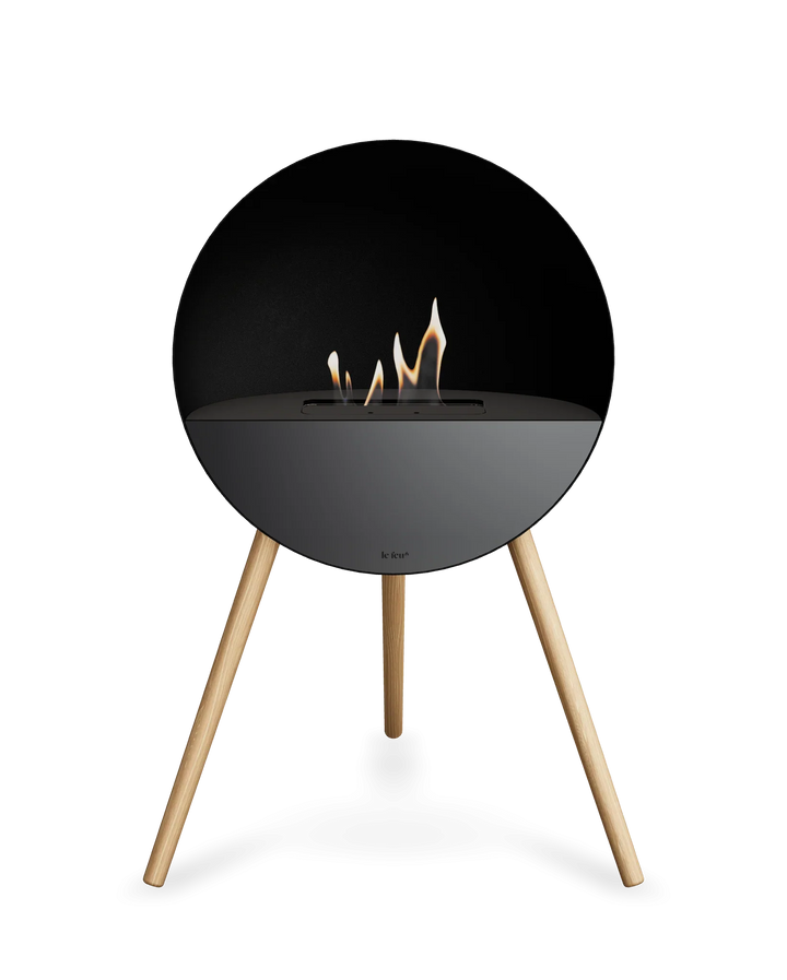 Bioethanol Standkamin Le Feu EYE freistehend in Schwarz mit oberem Glas in Schwarz, Frontglas in Schwarz und Standfüßen aus seifenbehandelter Eiche