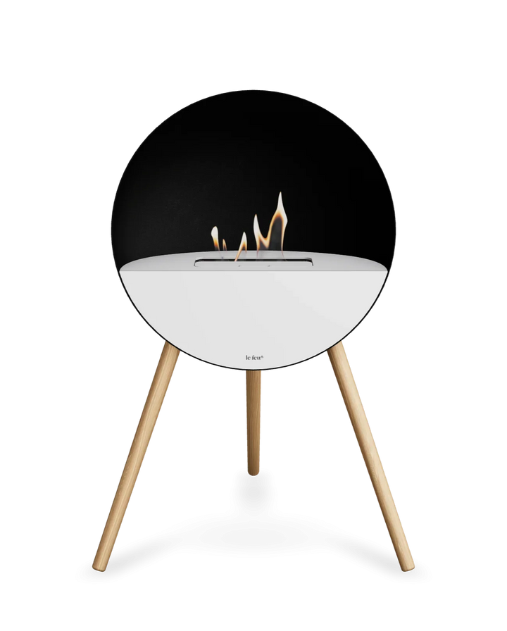 Bioethanol Standkamin Le Feu EYE freistehend in Schwarz mit oberem Glas in Weiß, Frontglas in Weiß und Standfüßen aus seifenbehandelter Eiche