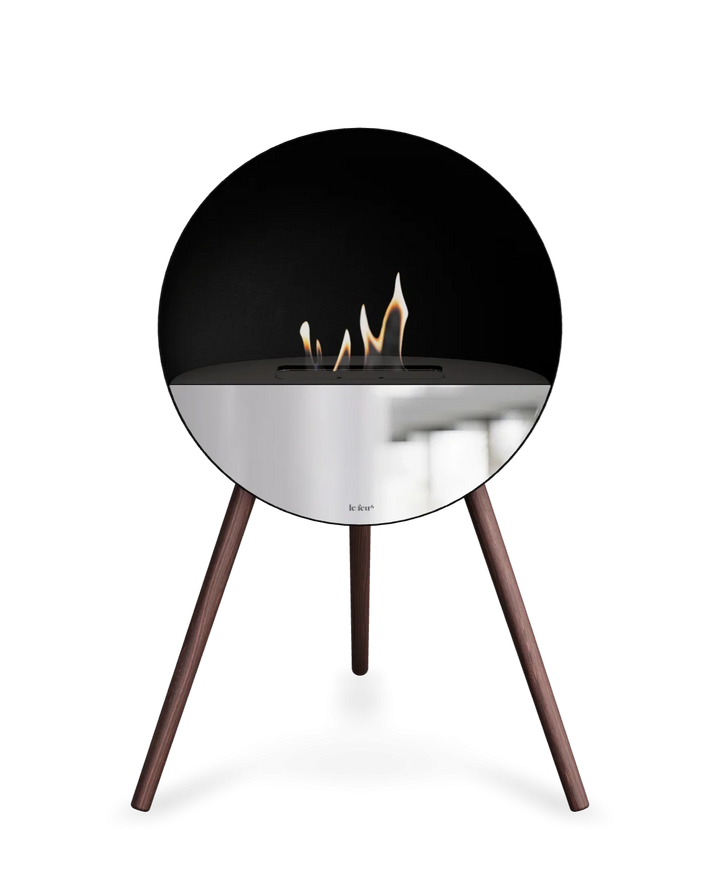 Bioethanol Standkamin Le Feu EYE freistehend in Schwarz mit oberem Glas in Schwarz, Frontglas in Spiegelglas und Standfüßen aus geräucherter Eiche