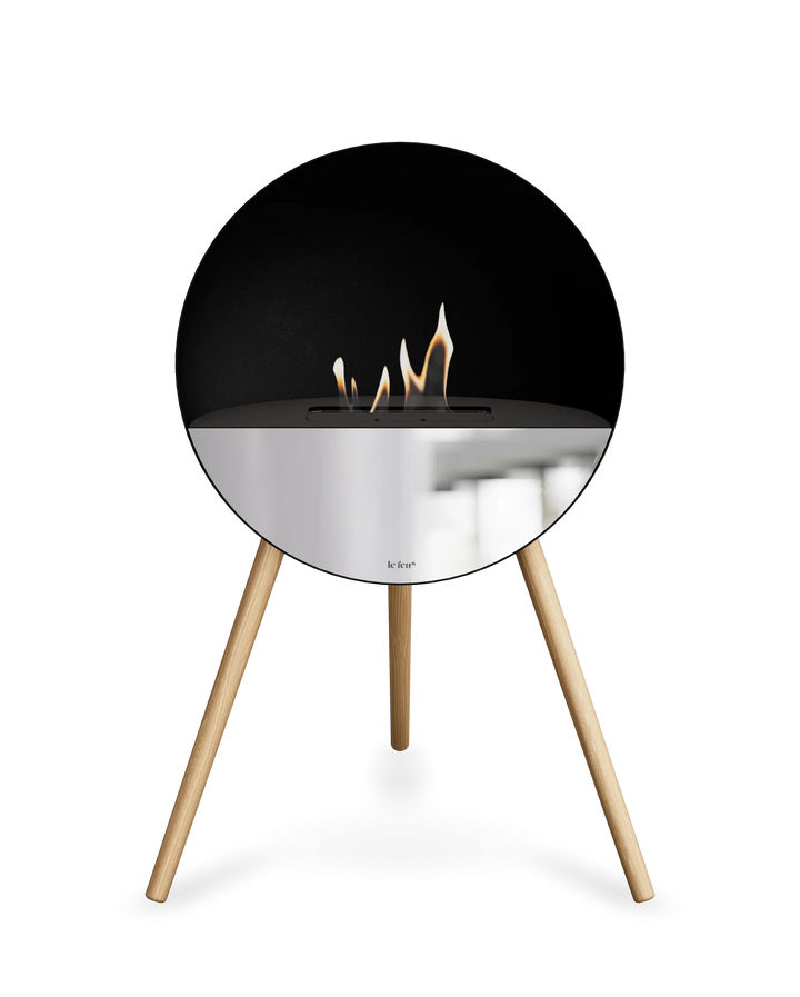 Bioethanol Standkamin Le Feu EYE freistehend in Schwarz mit oberem Glas in Schwarz, Frontglas in Spiegelglas und Standfüßen aus seifenbehandelter Eiche