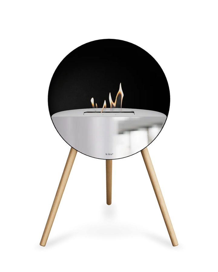 Bioethanol Standkamin Le Feu EYE freistehend in Schwarz mit oberem Glas in Weiß, Frontglas in Spiegelglas und Standfüßen aus seifenbehandelter Eiche