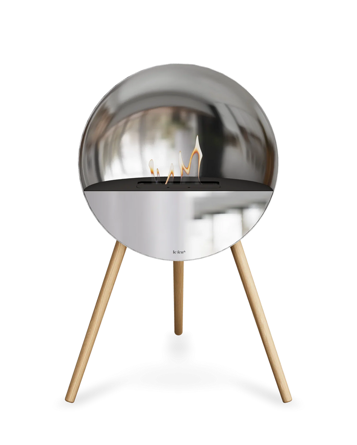 Bioethanol Standkamin Le Feu EYE freistehend in Silber mit oberem Glas in Schwarz, Frontglas in Spiegelglas und Standfüßen aus seifenbehandelter Eiche