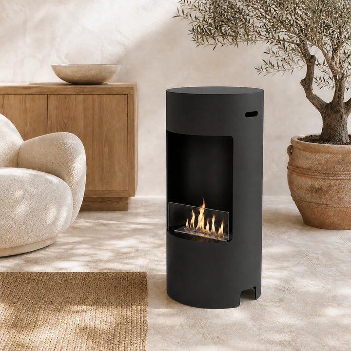 Bioethanol Standkamin LECCO Freistehender Ethanolkamin Boden Schwarz in mediterranem Wohnzimmer