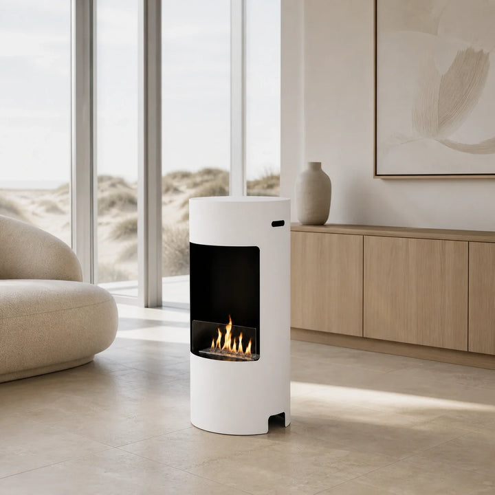 Bioethanol Standkamin LECCO Freistehender Ethanolkamin Boden Weiss in minimalistischem Wohnzimmer