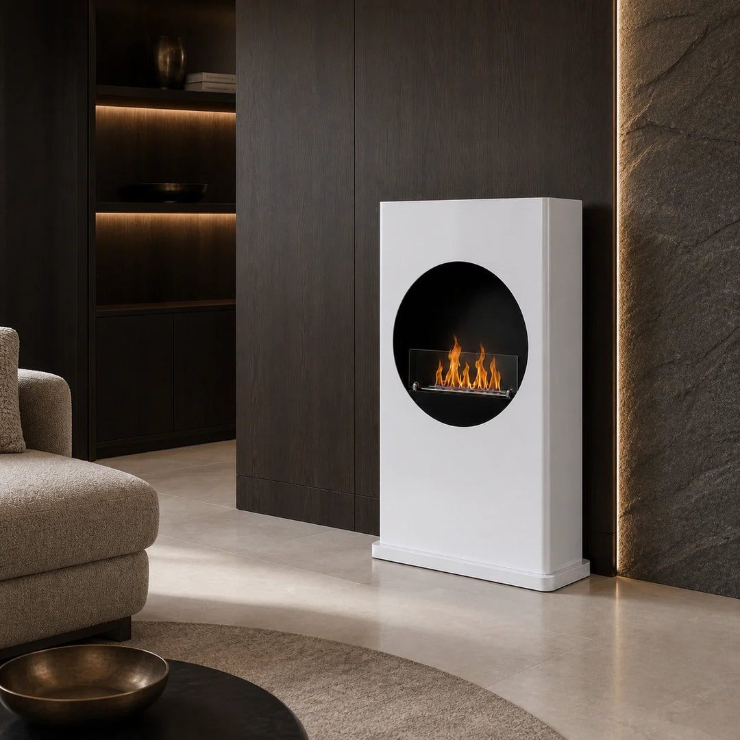 Bioethanol Standkamin MARINEO Freistehender Ethanolkamin Boden Weiss in dunklem luxuriösem Wohnzimmer