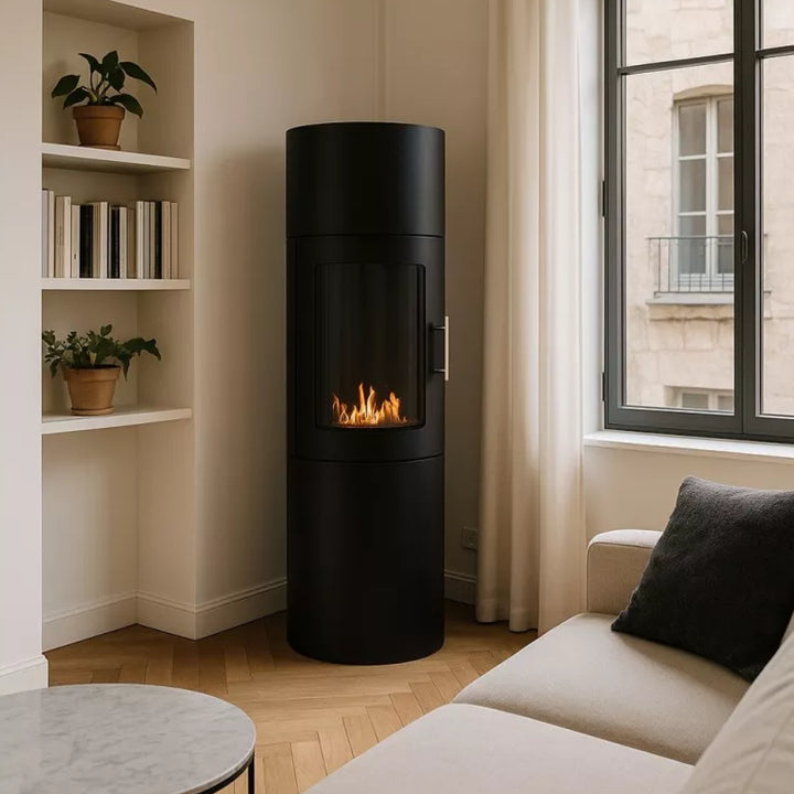 Freistehender Bioethanol Standkamin ODEMIRA Rund Schwarz Modern mit Glastuer in Wohnzimmer - Flammenspiel