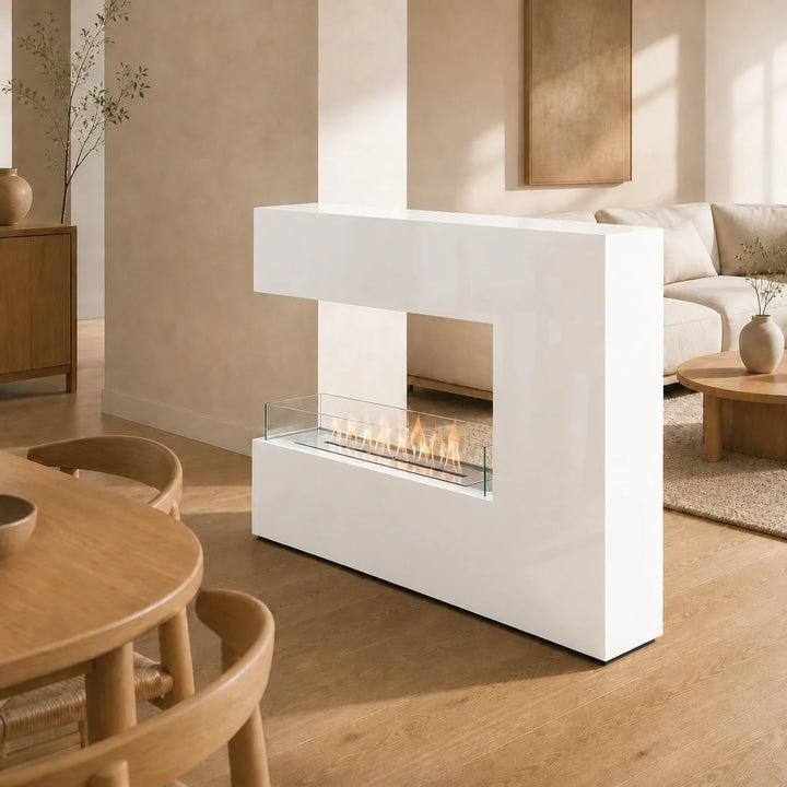 Bioethanol Standkamin ROMANE Freistehender Ethanolkamin Boden Weiss in minimalistischem Wohnzimmer