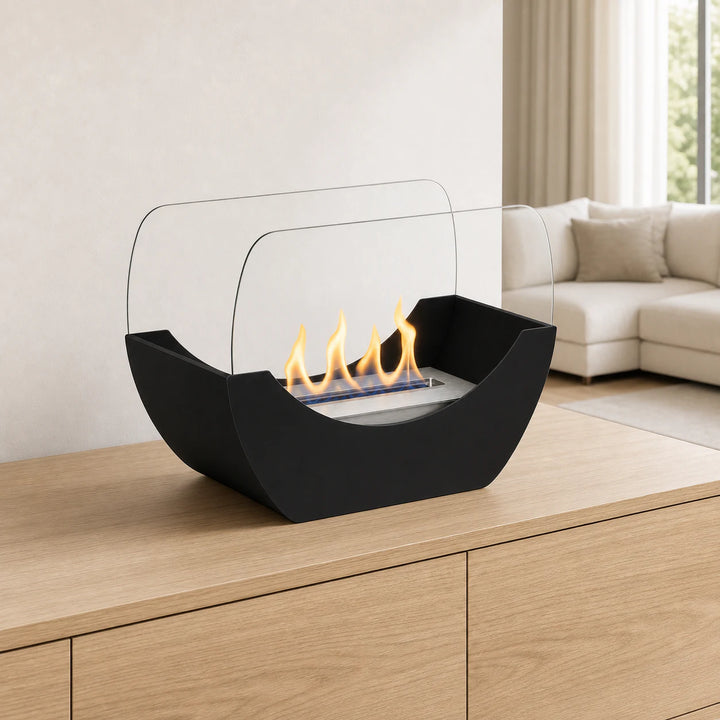WIKAO Bioethanol Tischkamin CHLOE Tischfeuer in Schwarz mit Glas und Flammen auf einem Holz-Sideboard