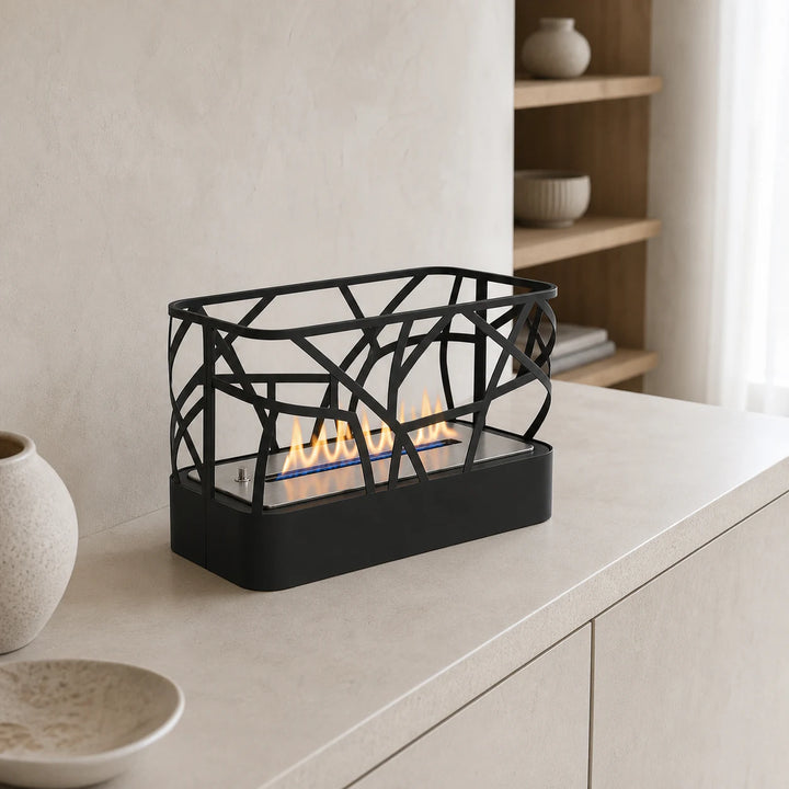 WIKAO Bioethanol Tischkamin ETNICA Tischfeuer in Schwarz im verspielten Design auf einem Sideboard