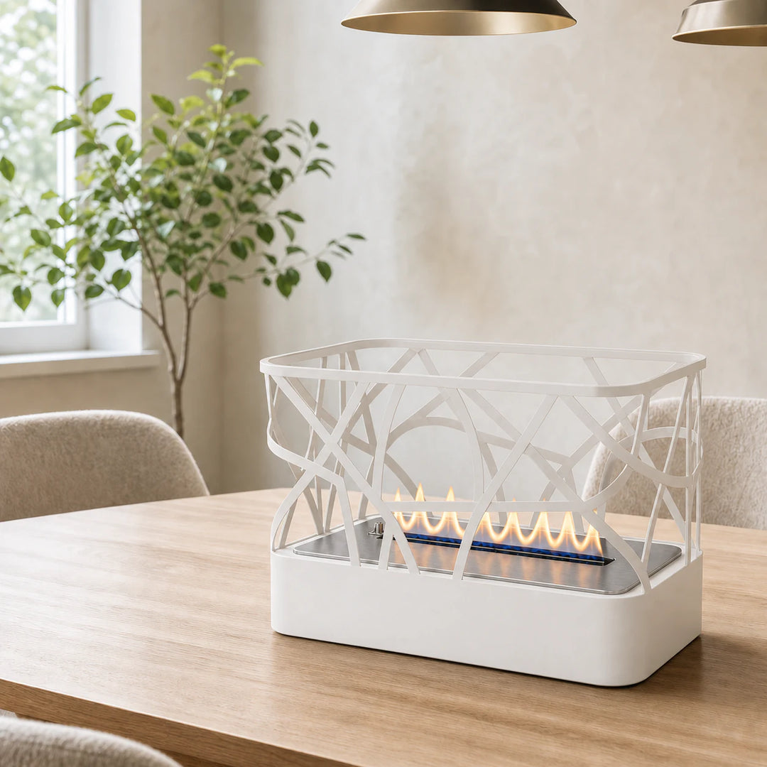 WIKAO Bioethanol Tischkamin ETNICA Tischfeuer in Weiß im verspielten Design auf einem Esstisch