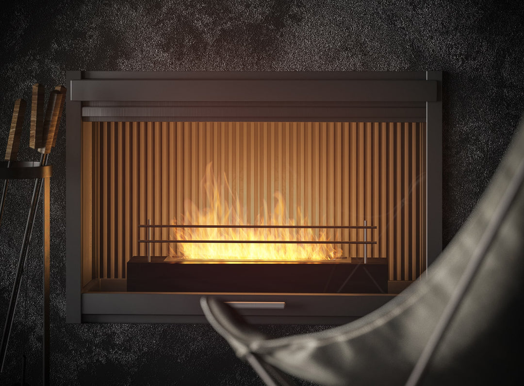Bioethanol Tischkamin Kamineinsatz FIREBOX 600 mit Glas in einem alten Steinkamin, Nahaufnahme der Flammen