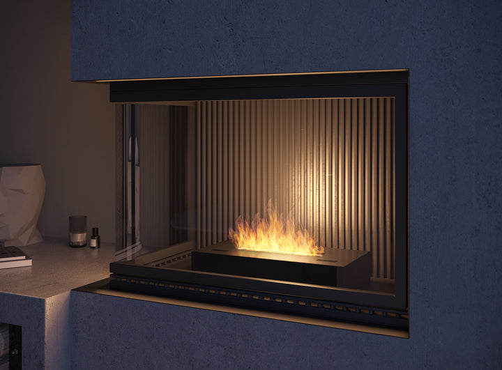 Bioethanol Tischkamin Kamineinsatz SIMPLEBOX 400 in Schwarz mit Flammen in einem klassischen Kamin