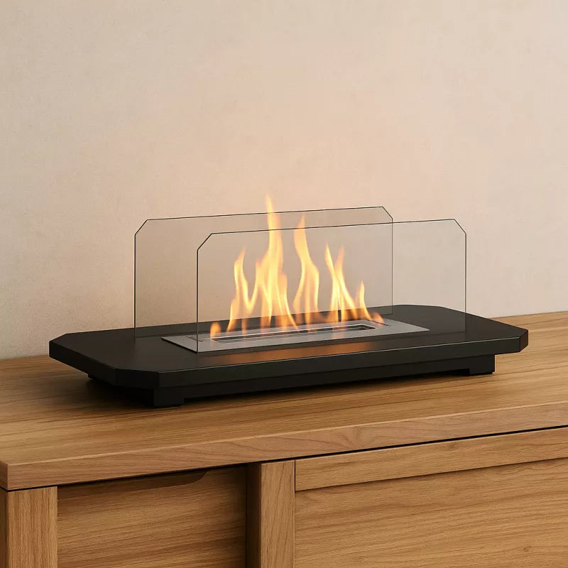 WIKAO Bioethanol Tischkamin LUCENA Tischfeuer in Schwarz mit Glas und Flammen auf einem Holz-Sideboard