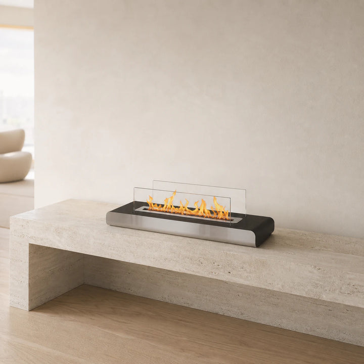 WIKAO Bioethanol Tischkamin SAND Tischfeuer in Schwarz und Edelstahloptik mit Glas auf einer Konsole