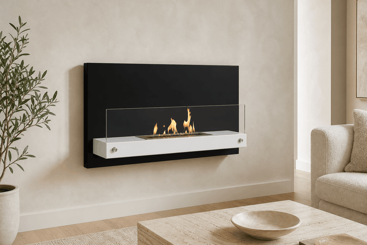 Bioethanol Wandkamin RIAD in Schwarz und Weiß mit Flammen im hellen Wohnzimmer
