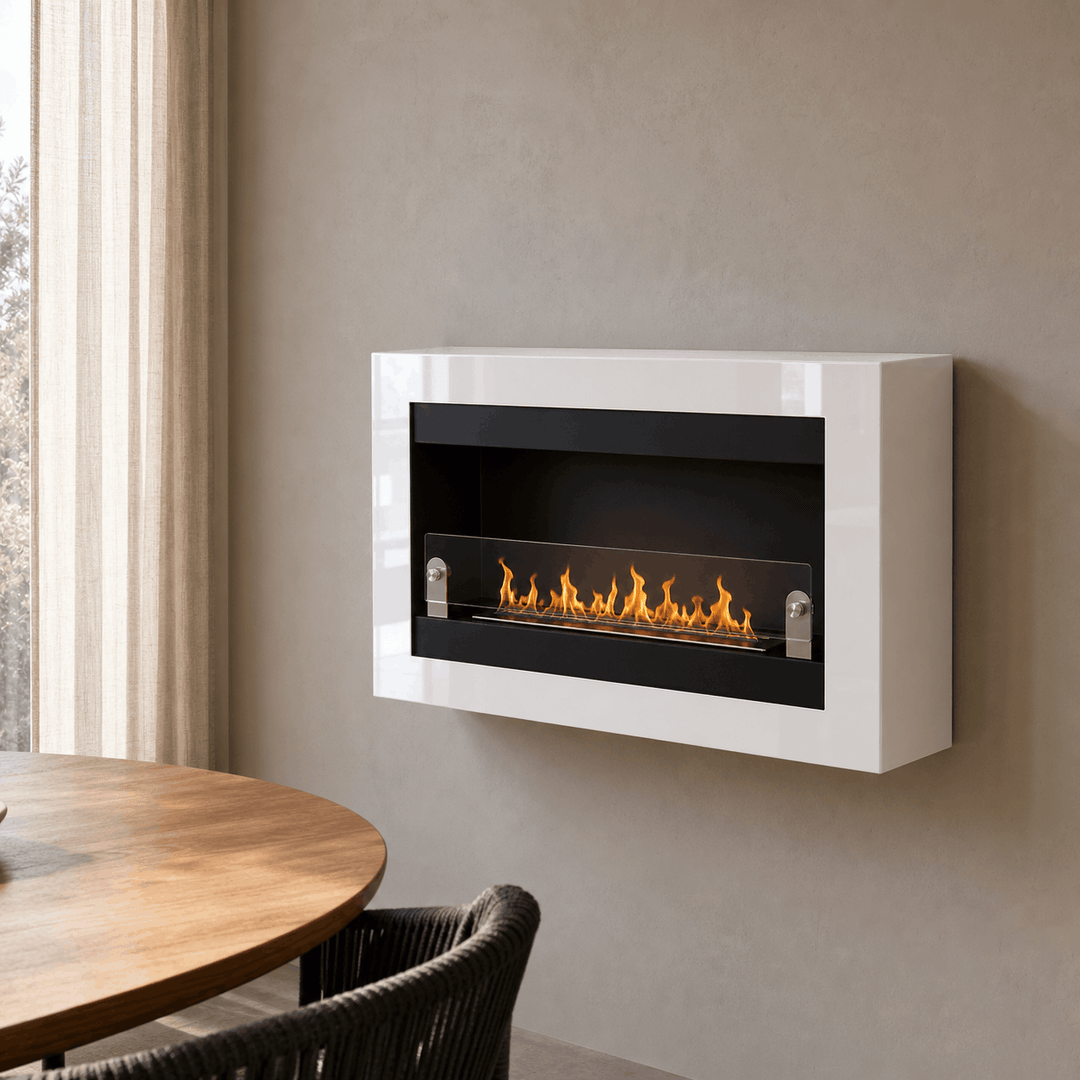 WIKAO Bioethanol Wandkamin VILLA in Weiß Hochglanz mit Glas, Nahaufnahme im Esszimmer