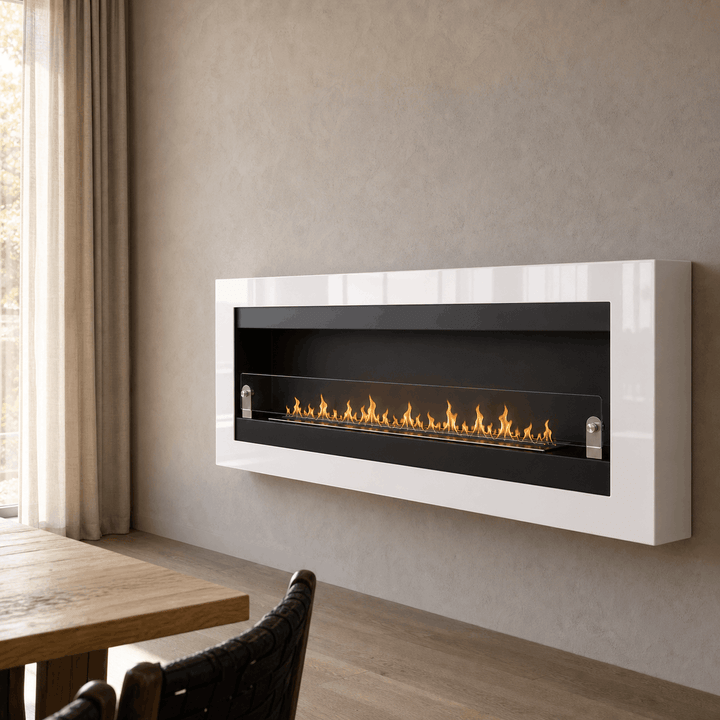 WIKAO Bioethanol Wandkamin VILLA XL in Weiß Hochglanz mit Glas an einer modernen Esszimmerwand