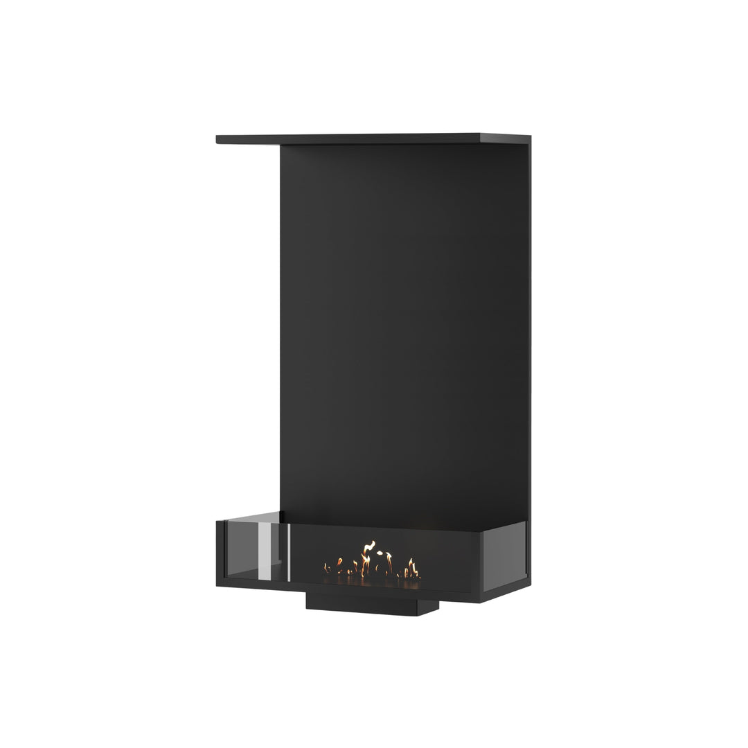 Dreiseitiger Bioethanol Einbaukamin MATE Vertikal 60x100 cm in Schwarz mit niedrigen Glasscheiben und Flammen, Perspektivansicht auf weißem Hintergrund