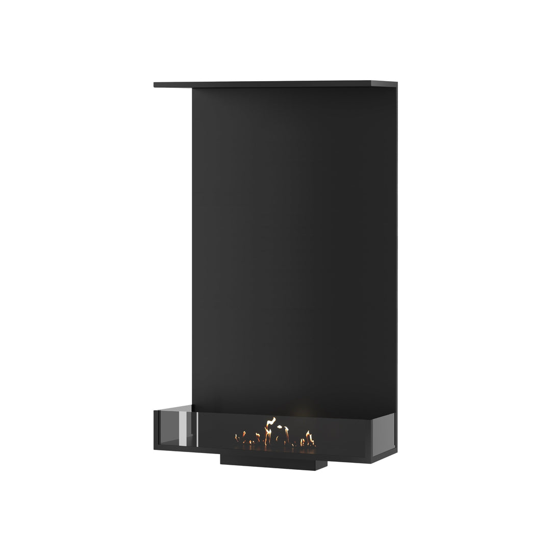 Dreiseitiger Bioethanol Einbaukamin MATE Vertikal 70x120 cm in Schwarz mit niedrigen Glasscheiben und Flammen, Perspektivansicht auf weißem Hintergrund