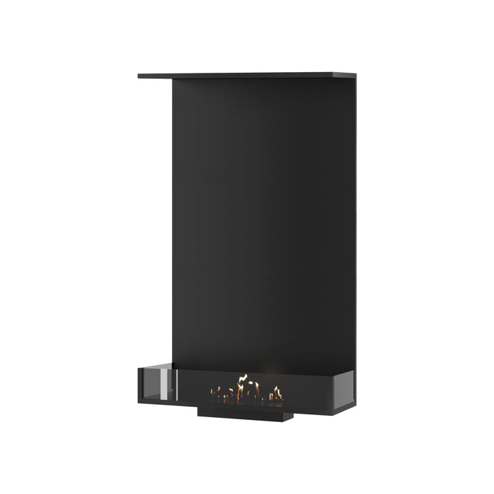 Dreiseitiger Bioethanol Einbaukamin MATE Vertikal 70x120 cm in Schwarz mit niedrigen Glasscheiben und Flammen, Perspektivansicht auf weißem Hintergrund