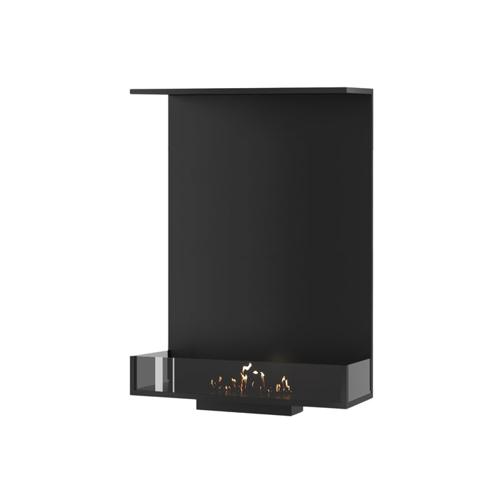 Dreiseitiger Bioethanol Einbaukamin MATE Vertikal 80x100 cm in Schwarz mit niedrigen Glasscheiben und Flammen, Perspektivansicht auf weißem Hintergrund