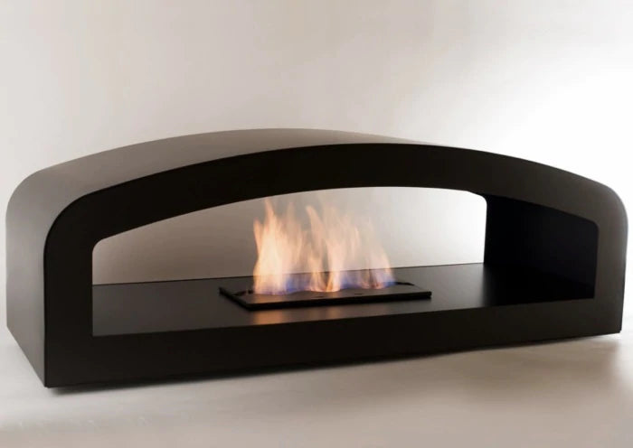 bioethanol-haengekamin-deckenkamin-decke-deckenmontage-falcon-schwarz-rundund-kantig-zweiseitig-offen-raumteiler-ausstellungsraum-mit-flammen