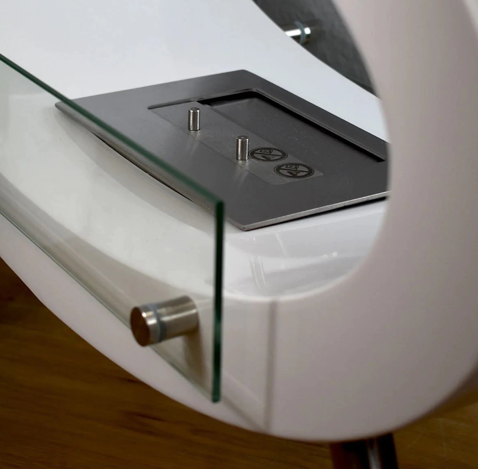 Freistehender Bioethanol Standkamin Nahaufnahme AMBROISE Weiss Oval mit Glas Zweiseitig Details