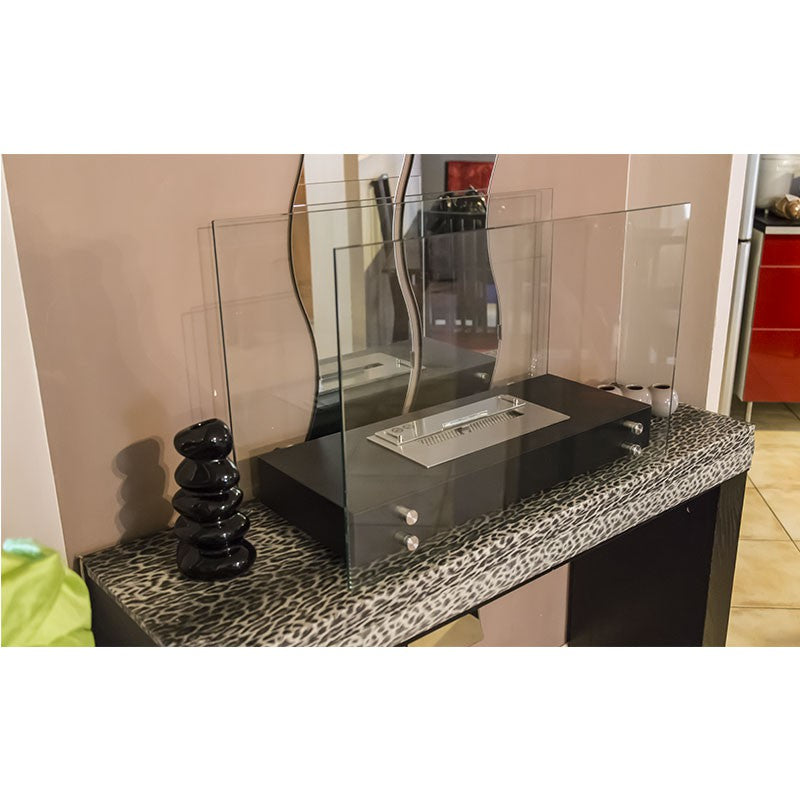Bioethanol Tischkamin Standkamin OTTAWA in Schwarz, auf einem Sideboard