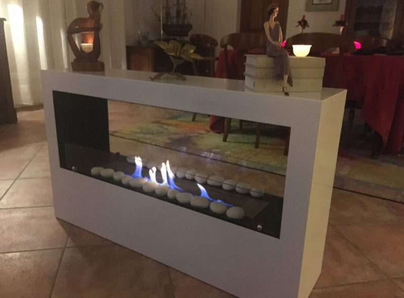 Freistehender Bioethanol Standkamin Raumteiler ANDROMEDA Weiss mit Glas in Wohnzimmer